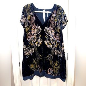 Free People floral velvet mini dress size small/petite, hem at bottom is undone